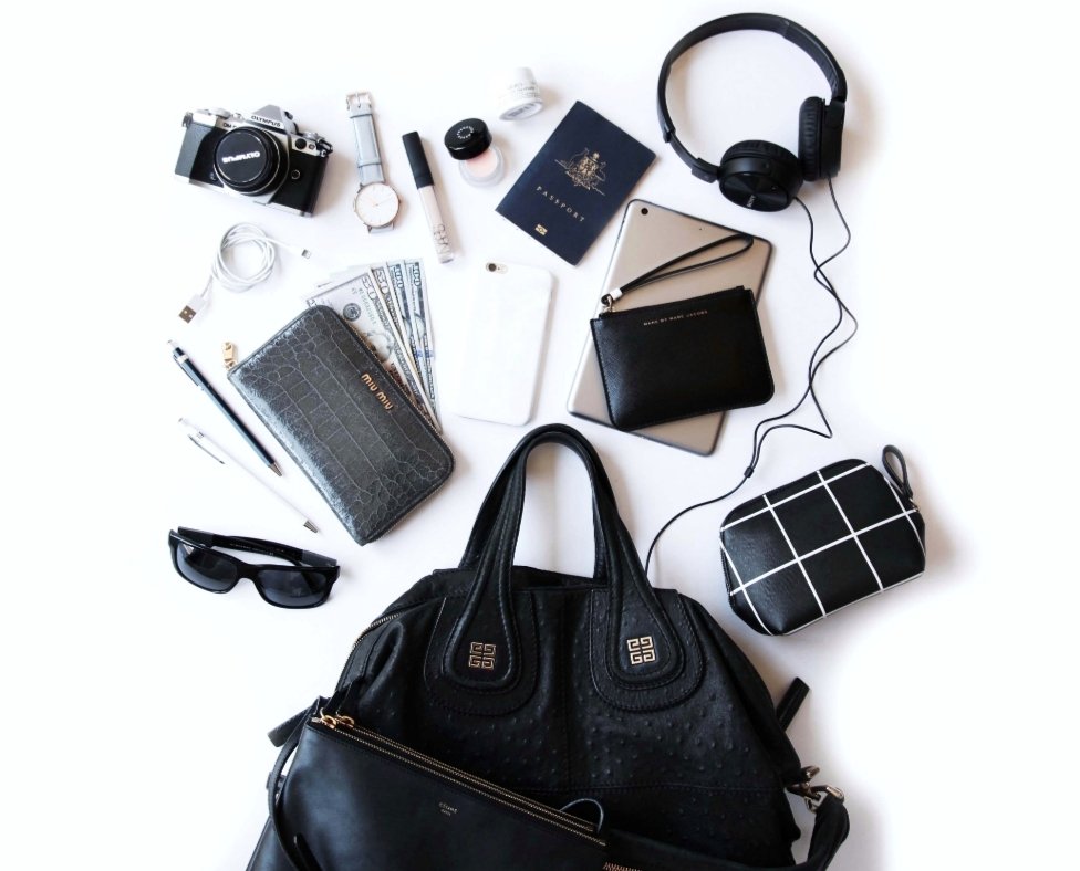 Beauty-Travel-Essentials-What-Every-Girl-Needs-in-Her-Makeup-Bag Beauty-Travel-Essentials-What-Every-Girl-Needs-in-Her-Makeup-Bag