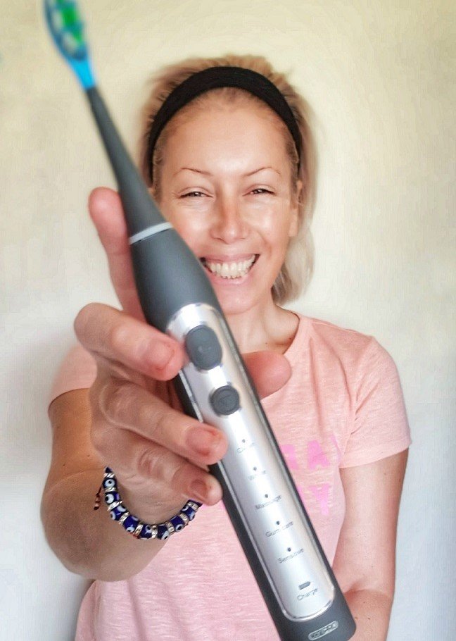 Smile Brilliant cariPRO⢠Electric Toothbrush | Review - Style & Life by Susana